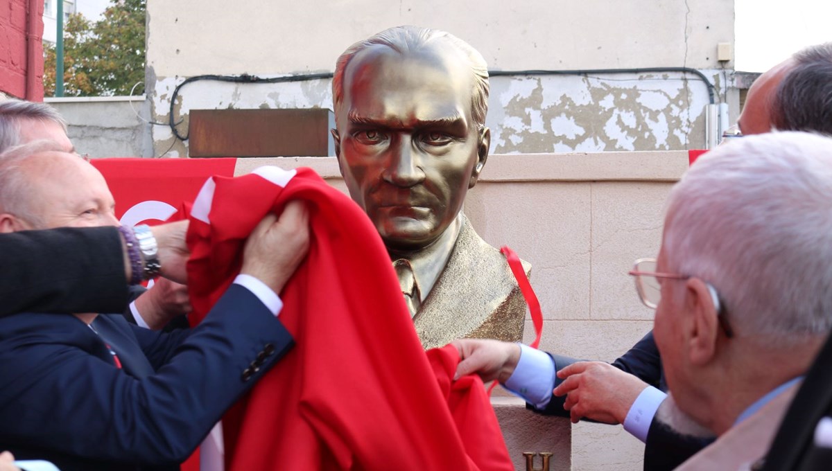 Fransa’daki ilk Atatürk büstü açıldı