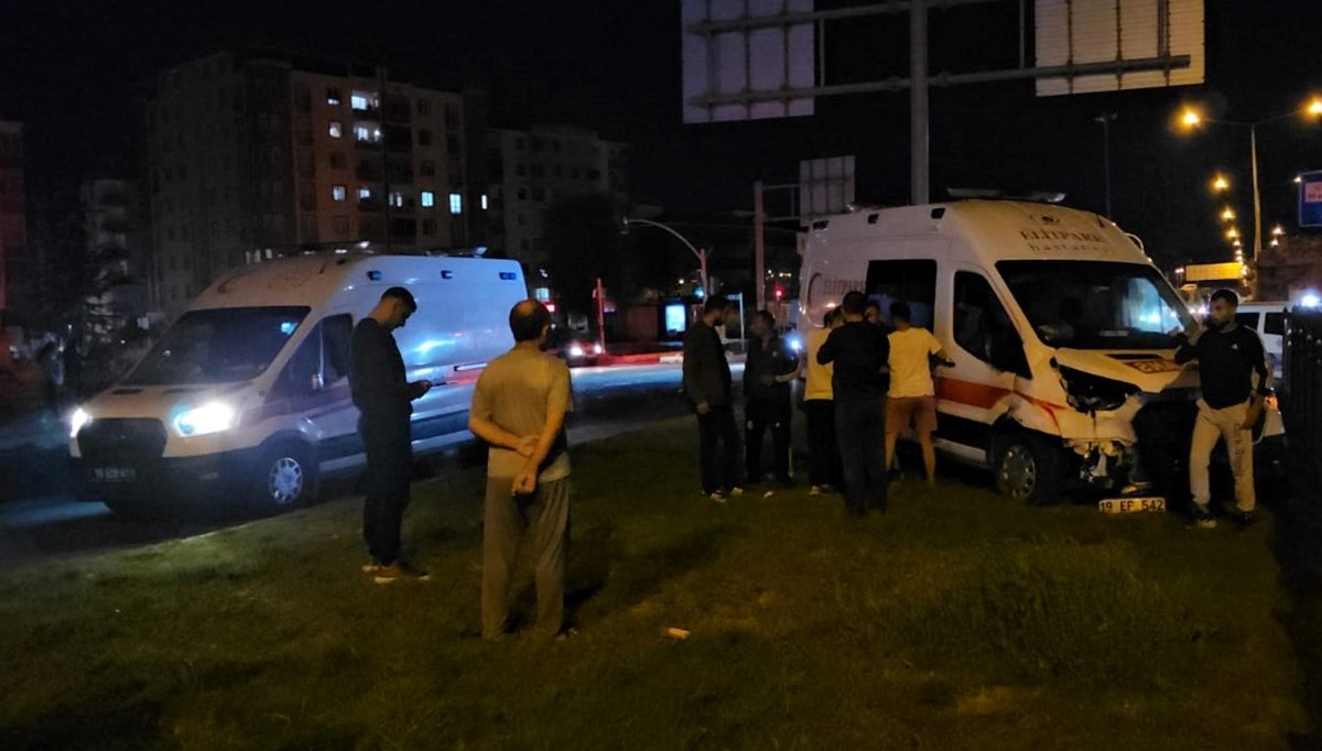 Çorum’da ambulansla otomobil çarpıştı: 6 yaralı