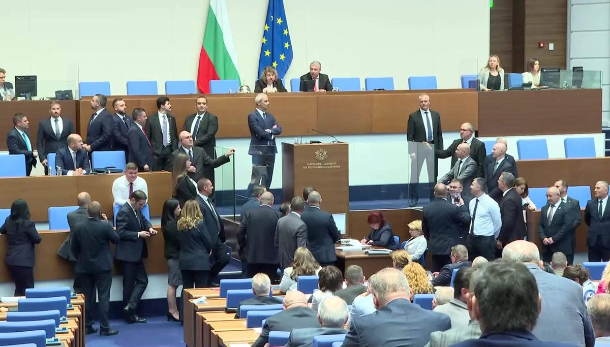 Bulgaristan meclisinde kavga