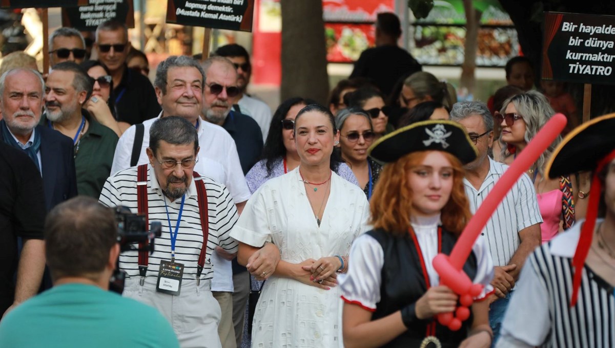 2. Efes Tiyatro Festivali başladı 2. Efes Tiyatro Festivali başladı