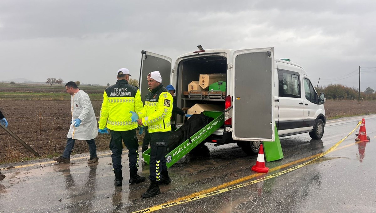 Milas'ta yol kenarında kimliği belirsiz erkek cesedi bulundu Milas'ta yol kenarında kimliği belirsiz erkek cesedi bulundu