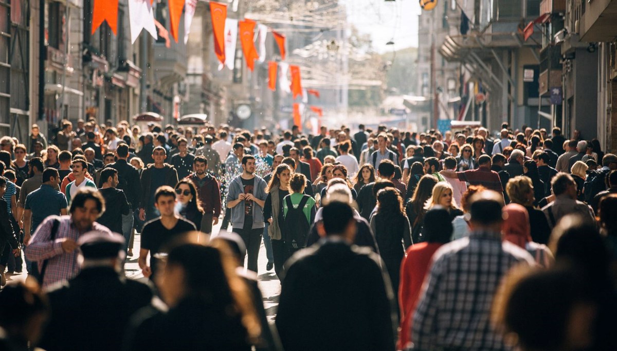 Türkiye'ye iki ayda 3,8 milyon turist geldi