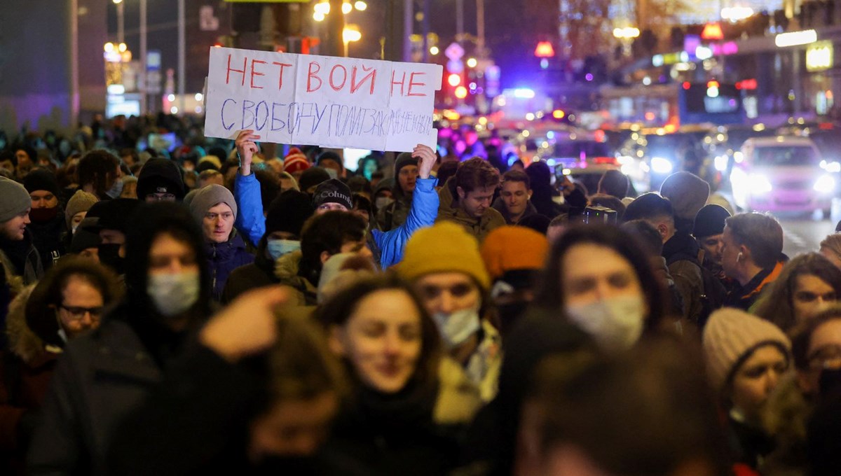 Rusya'da savaş karşıtı protestolarda 3 bin aşkın kişi gözaltına alındı