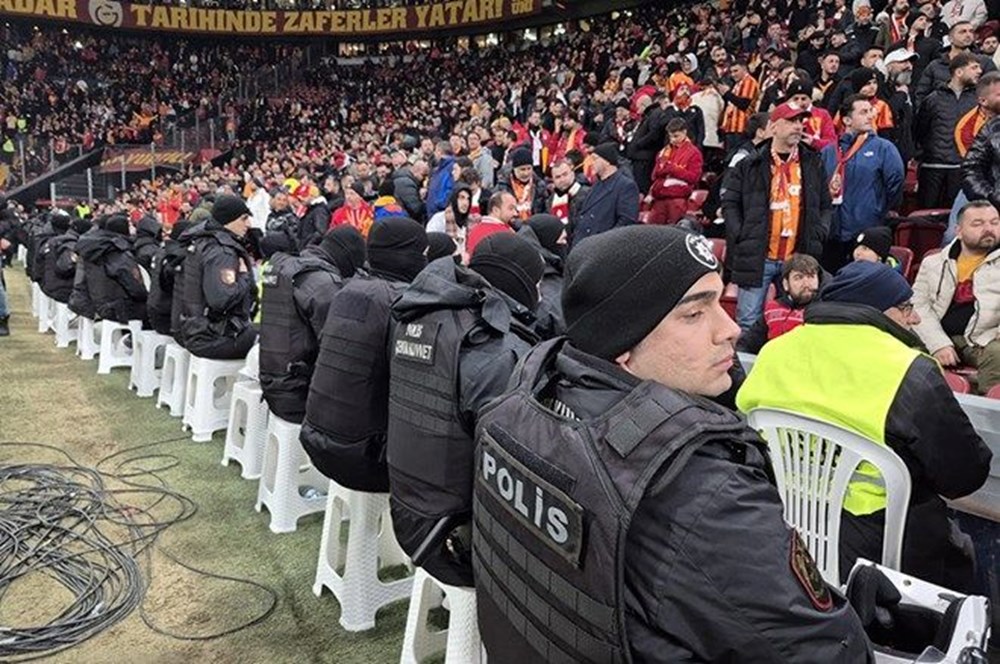 Fenerbahçeli Oosterwolde ve Mert Müldür için olaylı derbi davasında zorla getirme kararı - 3