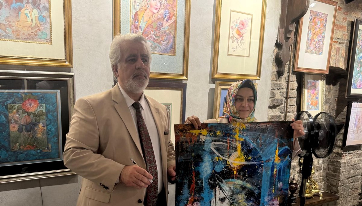 Alireza Aghamiri'nin minyatür ve tezhip sergisi sanatseverlerle buluştu Alireza Aghamiri'nin minyatür ve tezhip sergisi sanatseverlerle buluştu