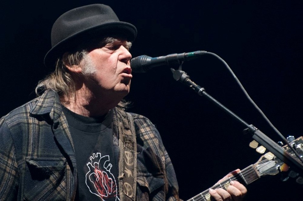"Para alıp aşıları övüyor" iddiasına Neil Young'dan yanıt - 4