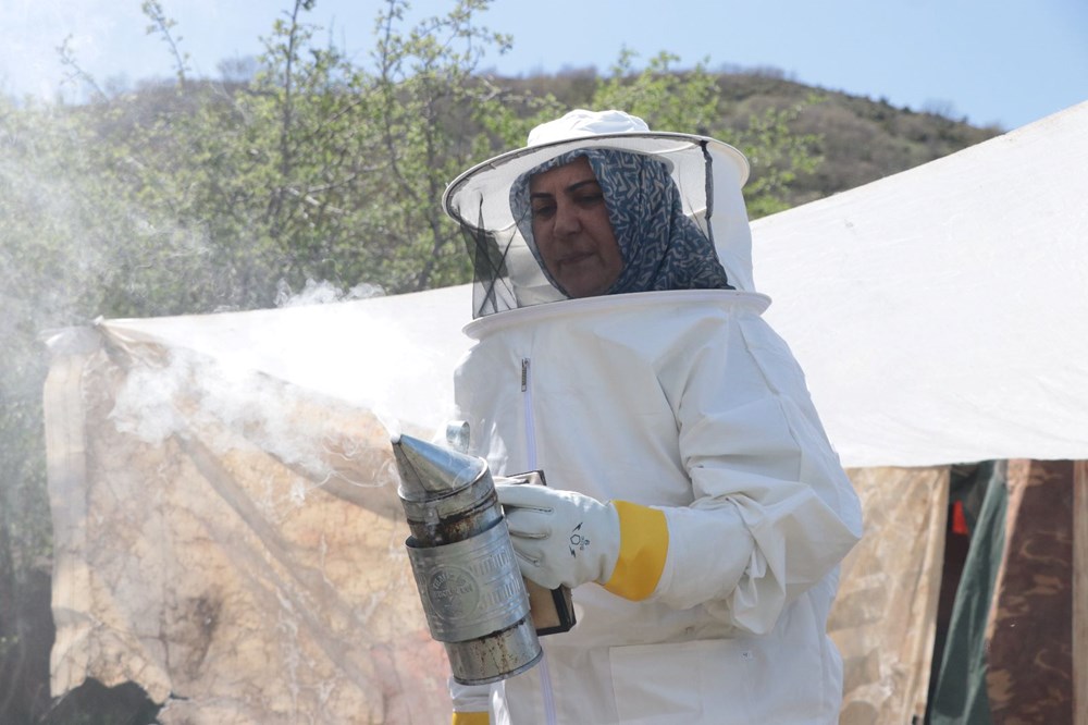 Kansere yakalandı ama yılmadı: Çocuklarını okutmak için başladığı arıcılıkta işleri büyüttü - 5