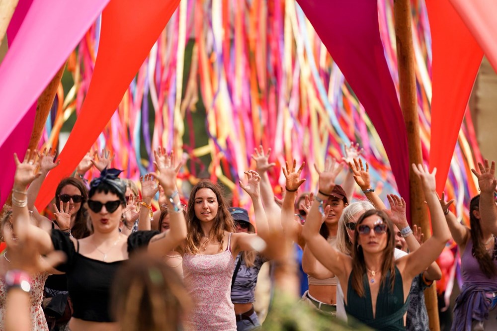 İngiltere'deki salgın deneme etkinliği Latitude Festivali'nde binden fazla Covid-19 vakası çıktı - 7