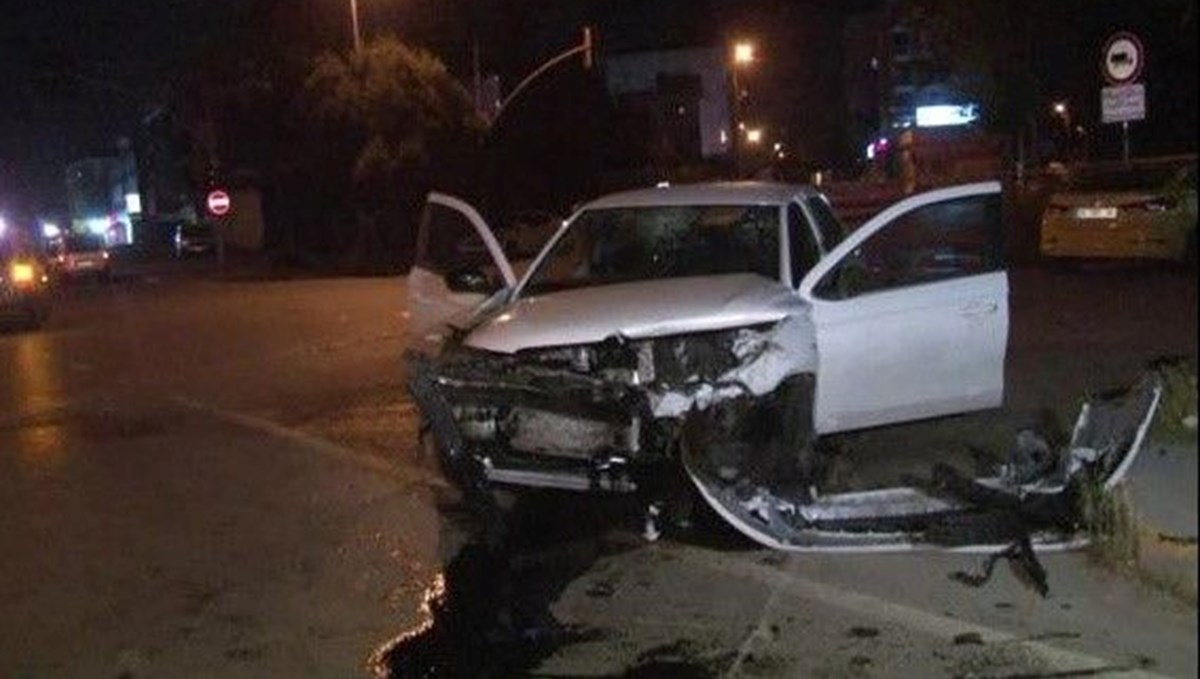 Pendik'te trafik kazası: 2'si ağır 4 yaralı Pendik'te trafik kazası: 2'si ağır 4 yaralı