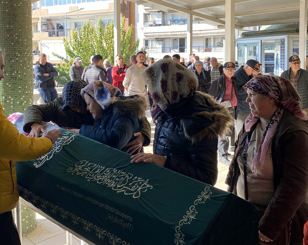 İzmir’de öldürülen Gözde’ye gözyaşlarıyla veda - 6