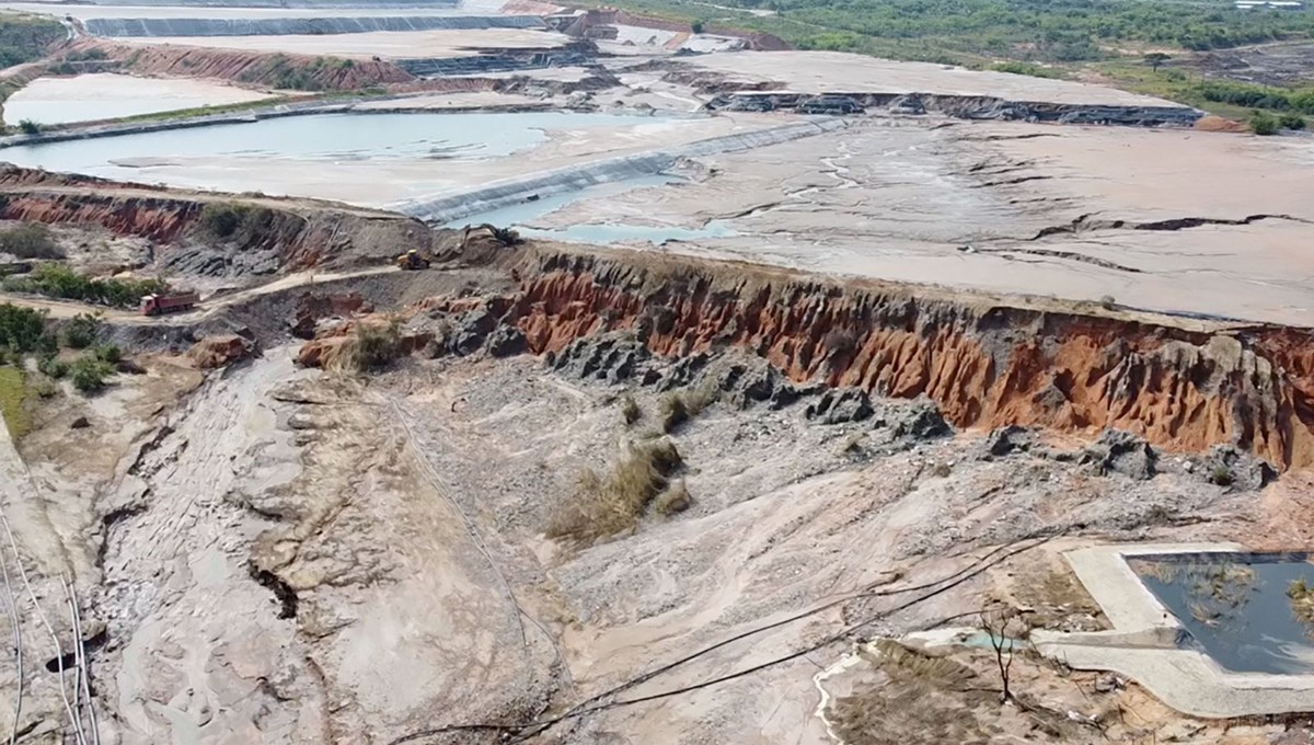 Bakır madenindeki asit sızıntısı nehre karıştı! Milyonlarca insan tehlikede