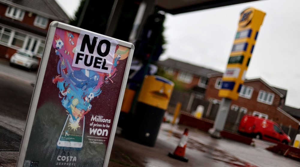 İngiltere'de petrol krizi devam ediyor: Sürücüler arasında bıçaklı kavga - 2