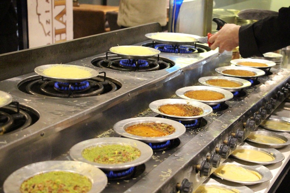 Ramazan Sofralarının Yıldızı: Fiyatı Dudak Uçuklatan Tatlılar! 74 hKmUcEJkREKuOD9NkfidFw