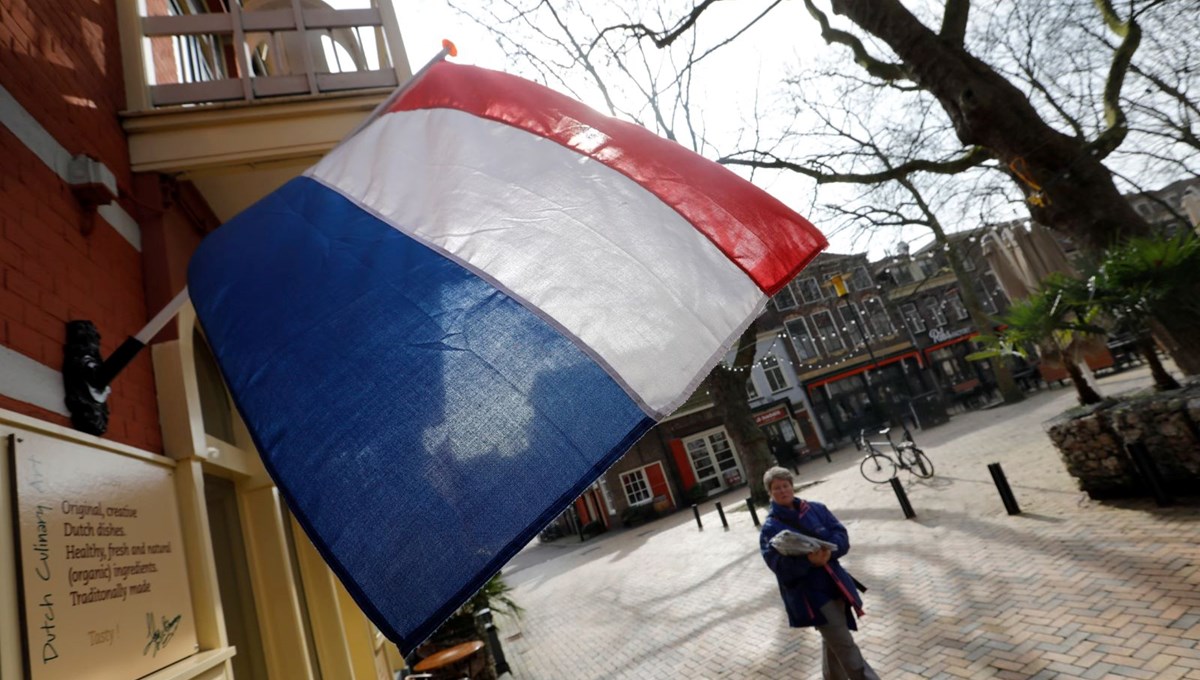 Hollanda'da sivillerden sınır kontrolü