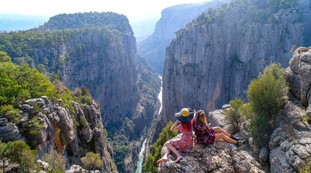 Türkiye'nin cennet köşesi turist akınına uğruyor! İskandinav ülkelerinin fiyortlarından farksız... - 1