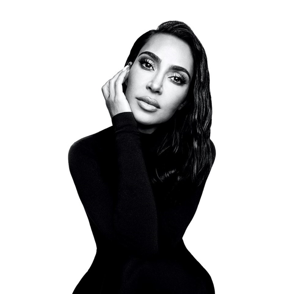 Balenciaga'nın yeni marka elçisi Kim Kardashian oldu - 1