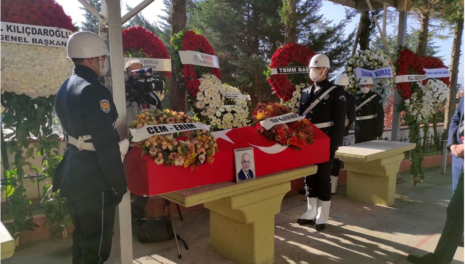 Eski Bakan Nevzat Ayaz son yolculuğuna uğurlandı