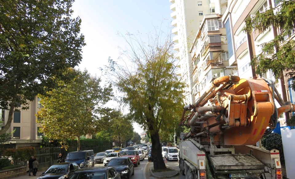 Kadıköy'de beton dökme mikserinin borusu patladı: 2 yaralı - 2