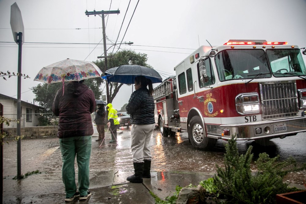 Kaliforniya'yı fırtına vurdu: 14 ölü, tahliye emirleri verildi - 13