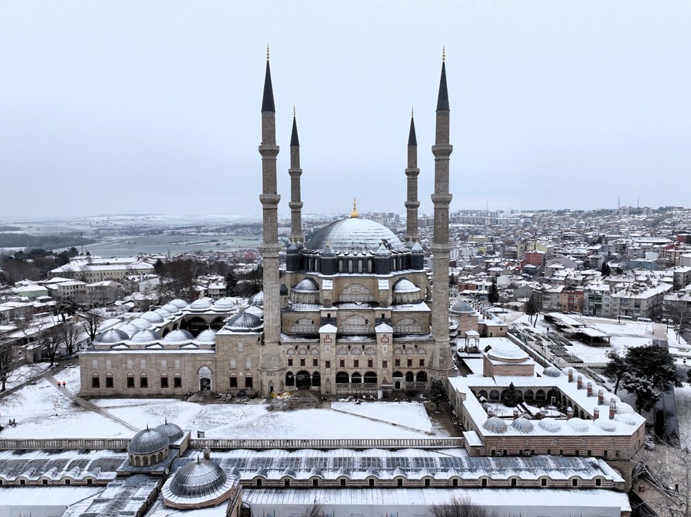 Kar yağışı etkili oluyor: Hem doğu hem de batı beyaza büründü! - 4