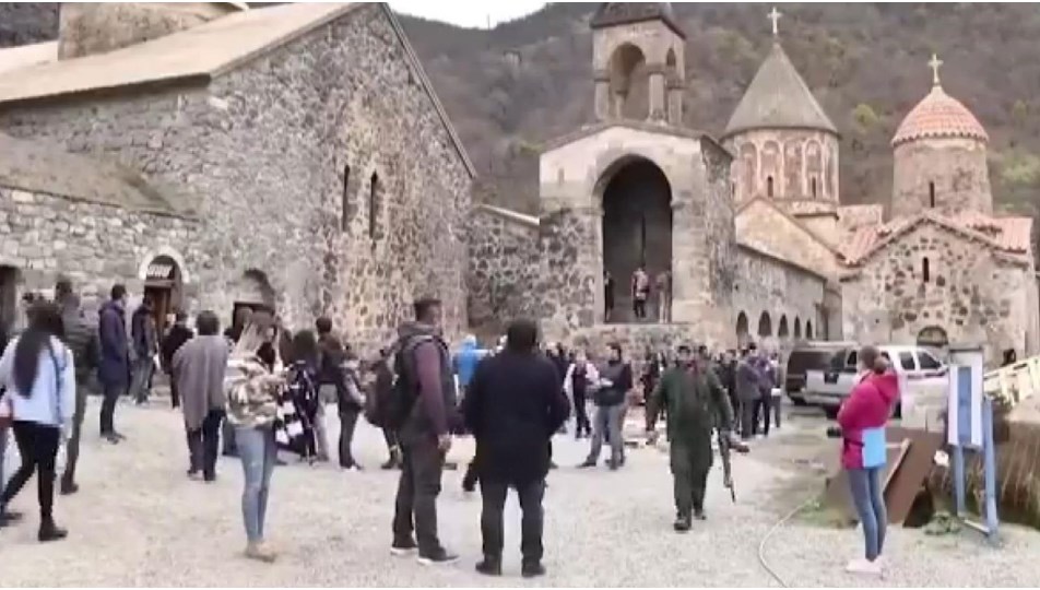 Kelbecer'i terk eden Ermeniler son kez ayin düzenledi