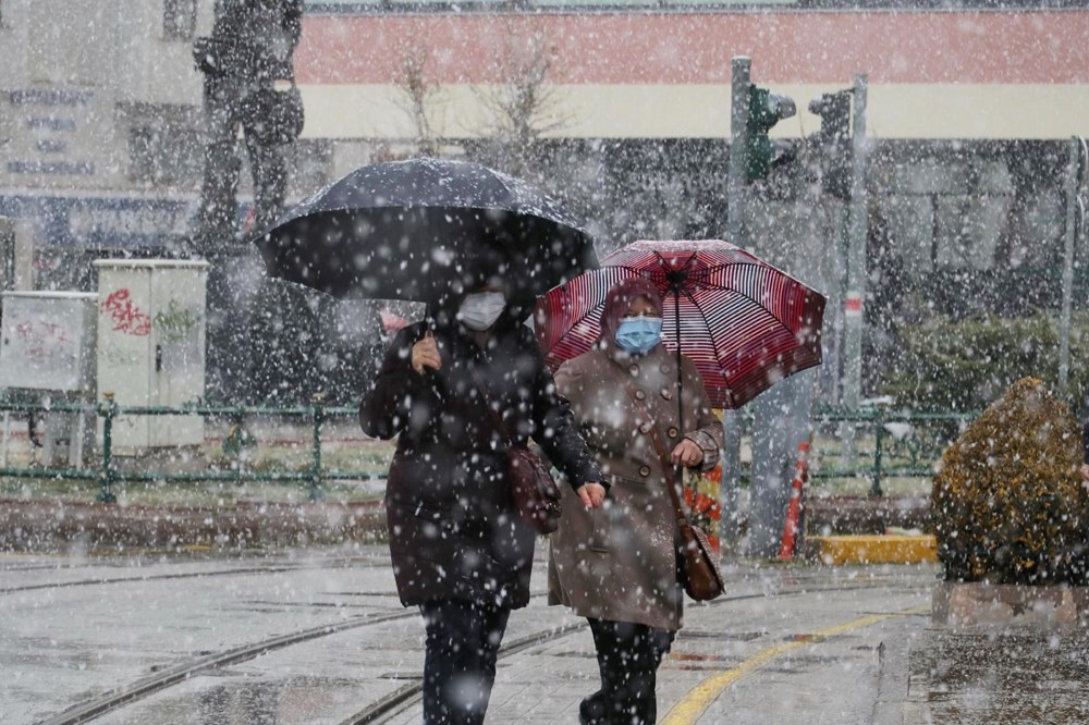 Eskişehir'de lapa lapa kar yağışı - 4