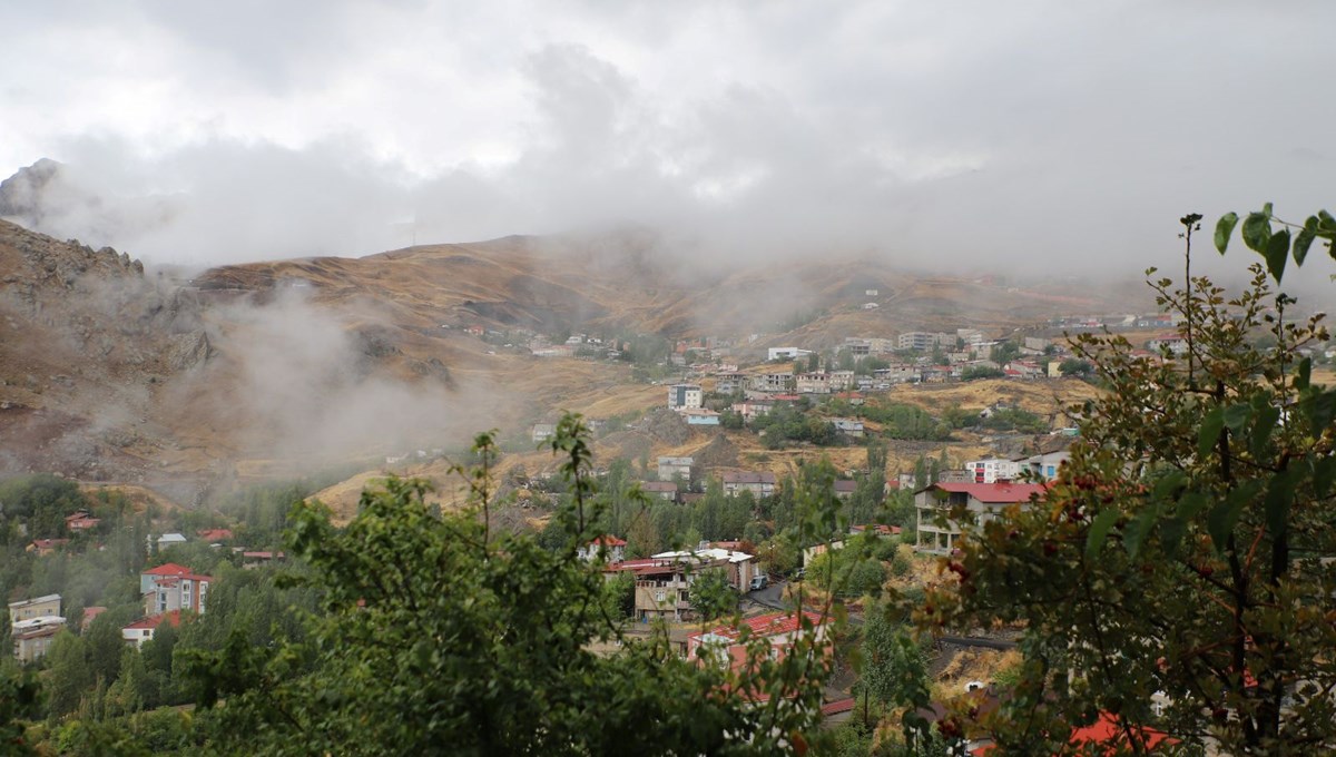 Hakkari’de sağanak yağış etkisini sürdürüyor Hakkari’de sağanak yağış etkisini sürdürüyor