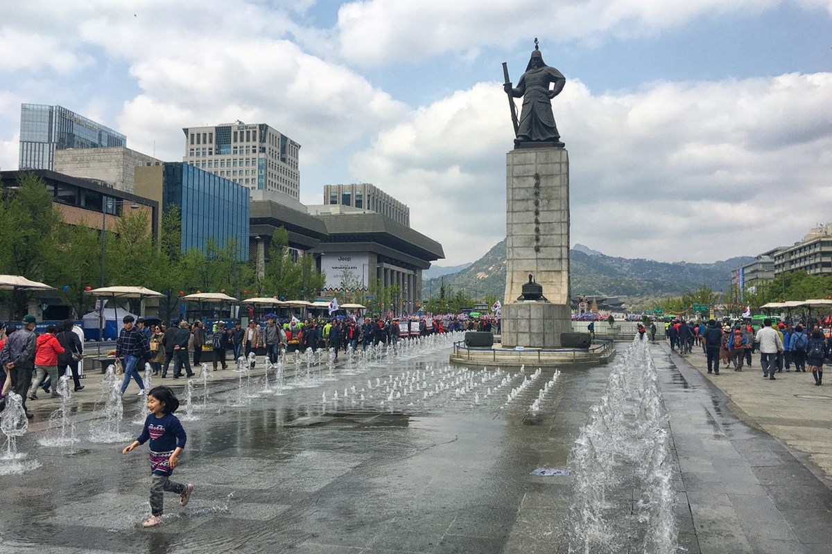 Памятник адмиралу кьянтивонгу паттайя. Площадь Кванхвамун в Сеуле 2022.