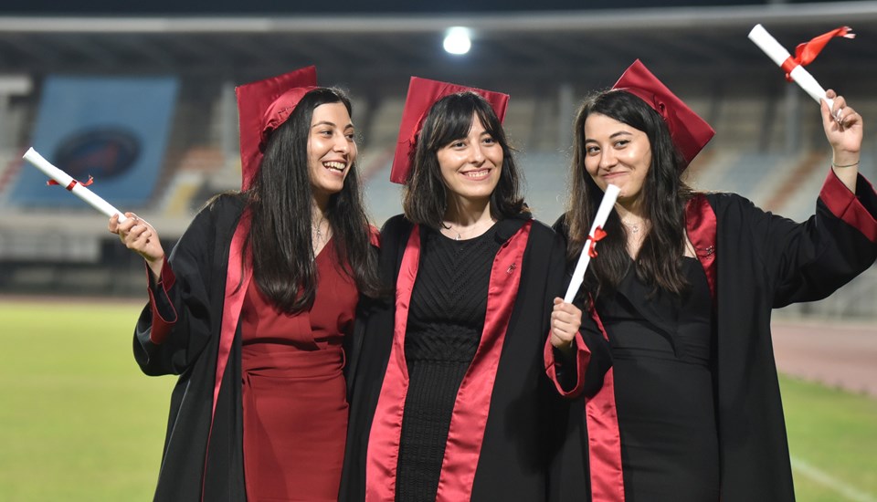 Antalya'da üçüz doktorların diploma sevinci - 1