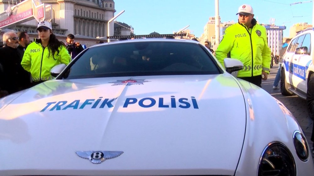 Ferrari devriyede: Vatandaşlar selfie çektiriyor (Bu lüks araçlar hangi çetelere ait?) - 21