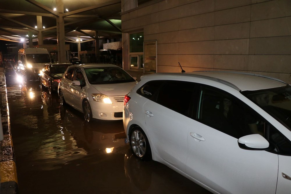 Kapıkule Gümrük Sahası'nı su bastı, sınırda geçişler durdu - 2