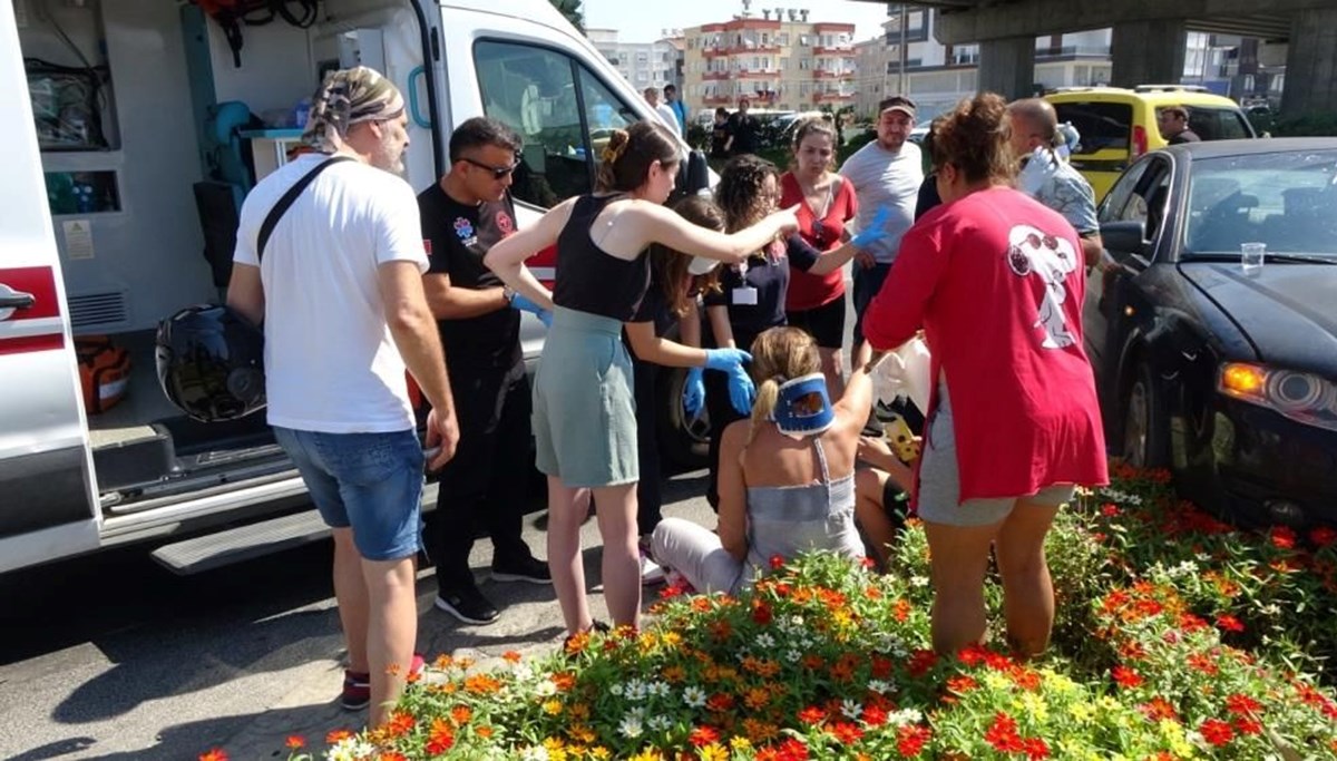 Kırmızı ışıkta geçen yolcu otobüsü kazaya neden oldu: 2 yaralı Kırmızı ışıkta geçen yolcu otobüsü kazaya neden oldu: 2 yaralı