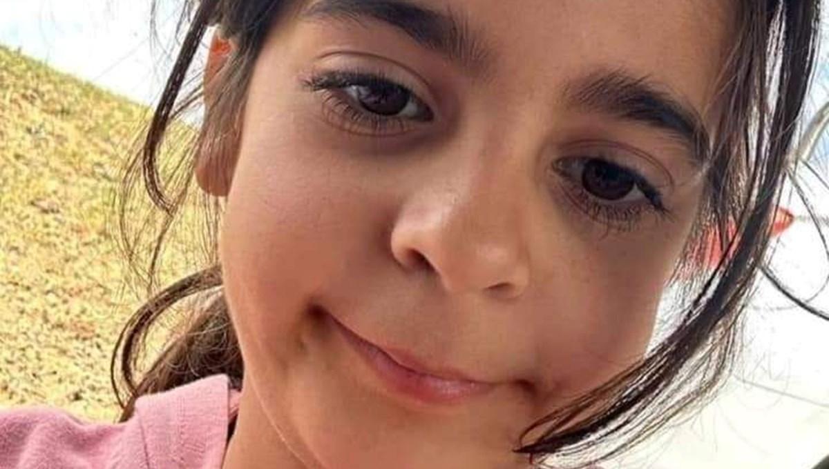Kayıp Narin'den 6 gündür haber yok! Evin yakınındaki kayalıklarda kan lekeleri bulundu Kayıp Narin'den 6 gündür haber yok! Evin yakınındaki kayalıklarda kan lekeleri bulundu