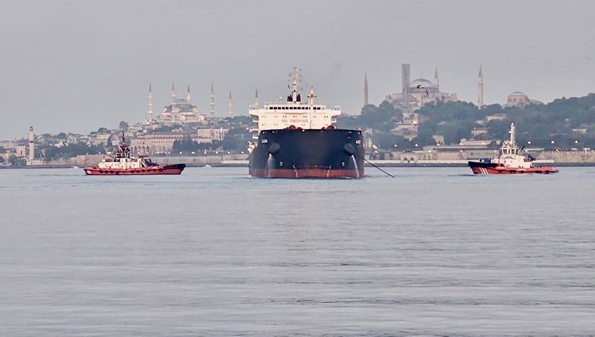 İstanbul Boğazı'nda gemi trafiği geçici olarak durduruldu