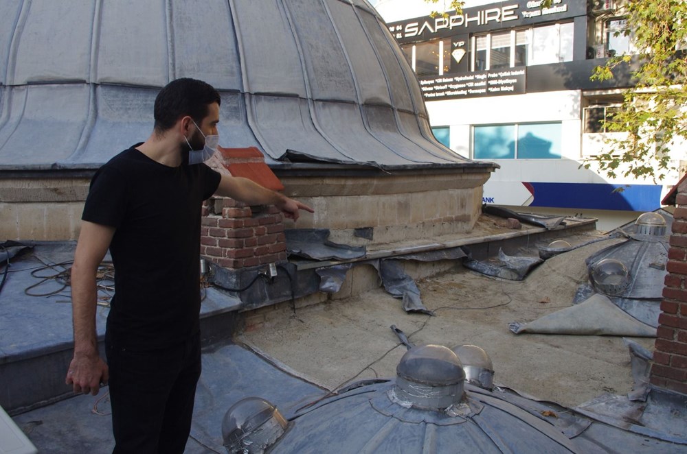 Tarihi Küçük Hamam’ın çatısındaki kurşunları çaldılar - 2