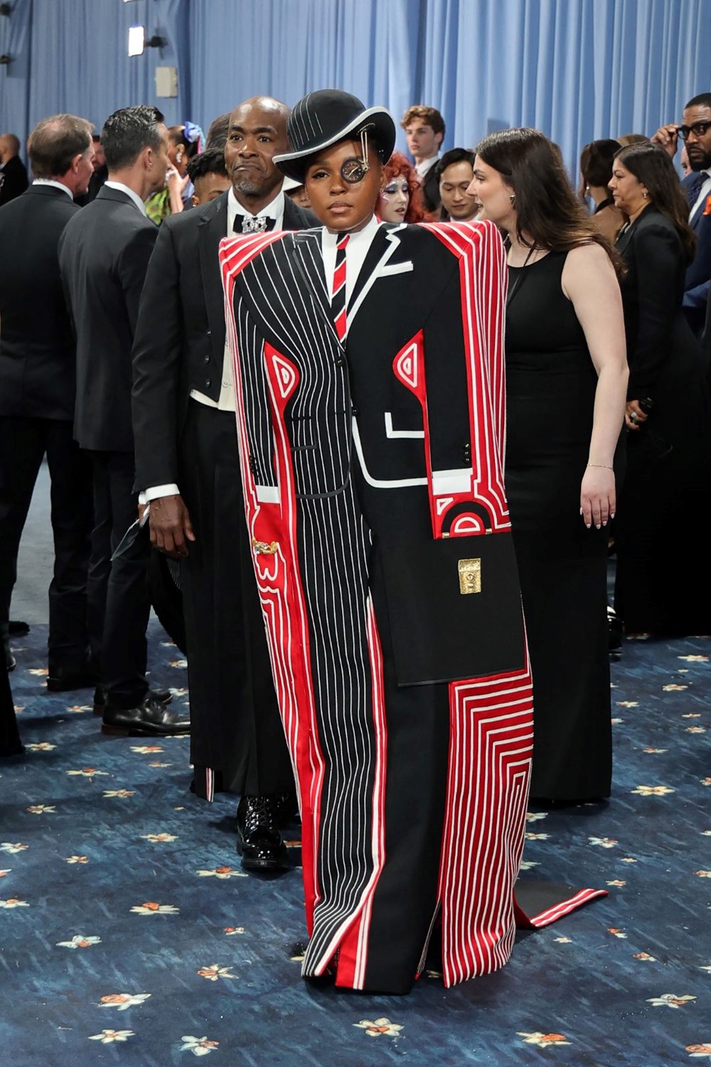 Met Gala kırmızı halısı | Yılın moda olayında Rihanna yine hamile! - 16