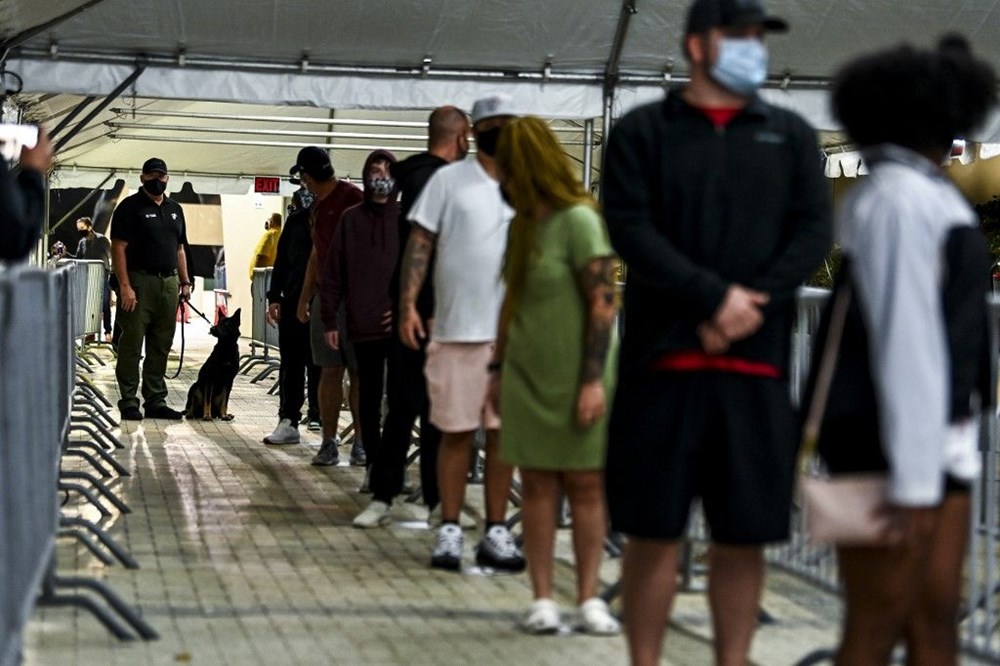 Sporda yeni dönem: Köpekler Covid-19’u kokladı, 2 bin kişimaç izledi - 9