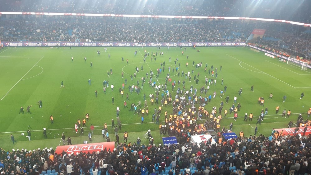 Trabzon'da maç sonu saha karıştı: 12 kişi gözaltında - 9