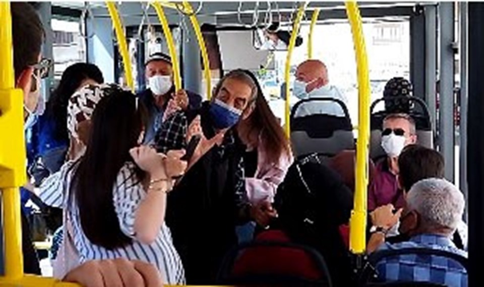 Halk otobüsünde 'maske' kavgası - 1