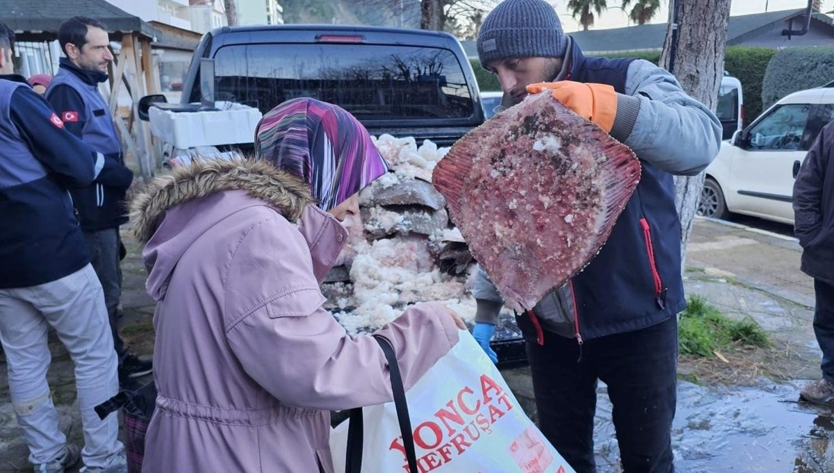 Kaçak avlanan 380 kalkan balığı ele geçirildi Kaçak avlanan 380 kalkan balığı ele geçirildi