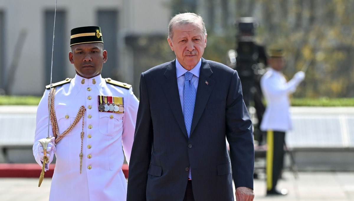 Cumhurbaşkanı Erdoğan Malezya'da resmi törenle karşılandı Cumhurbaşkanı Erdoğan Malezya'da resmi törenle karşılandı