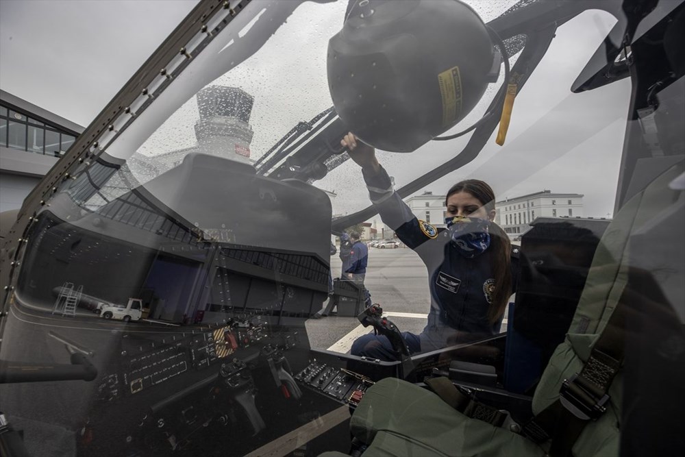 Türkiye'nin ilk kadın taarruz helikopter pilotu: Özge Karabulut - 35