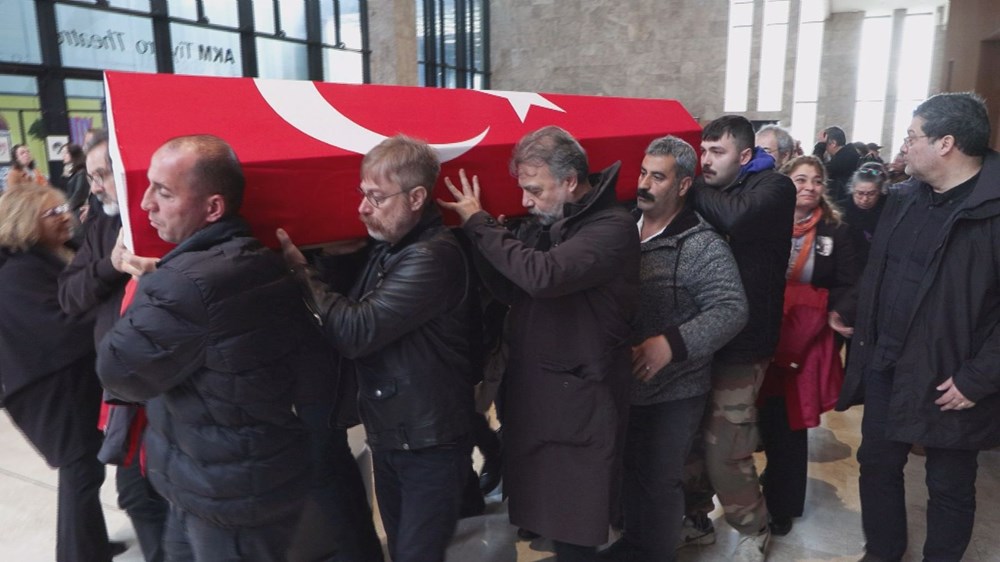 Usta oyuncu Ahmet Levendoğlu son yolculuğuna uğurlandı - 11