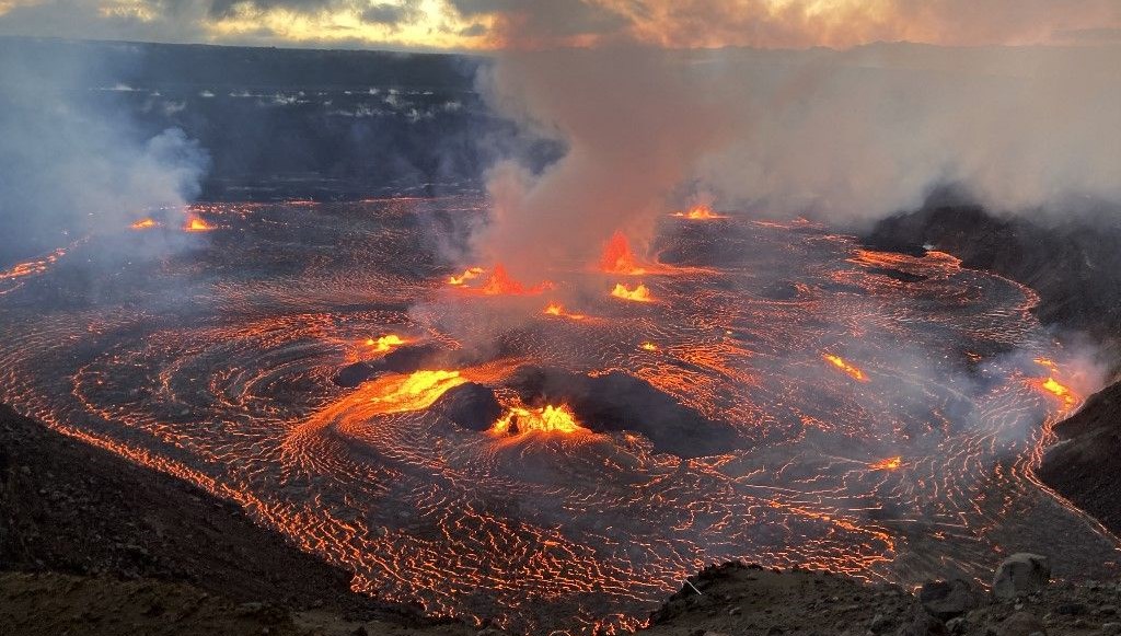 Hawaii adasındaki Kilauea Yanardağı'nda 10'ncu patlama