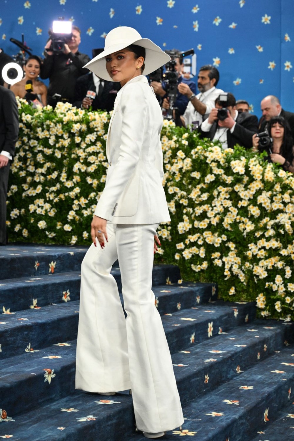 Met Gala kırmızı halısı | Yılın moda olayında Rihanna yine hamile! - 8