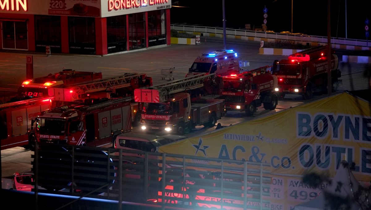 Esenyurt'ta zincir markette yangın Esenyurt'ta zincir markette yangın