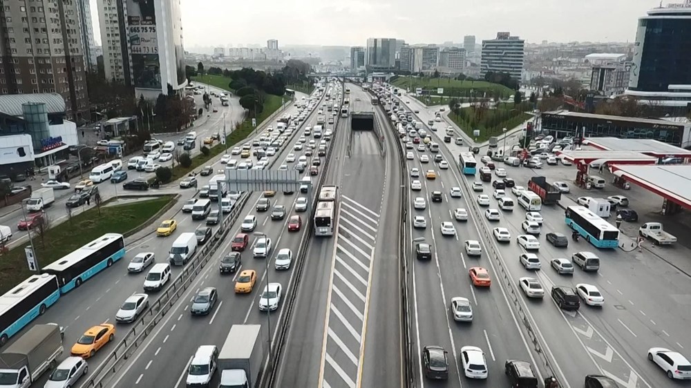 İstanbul'da hafta sonu kısıtlaması öncesi trafik yoğunluğu - 7