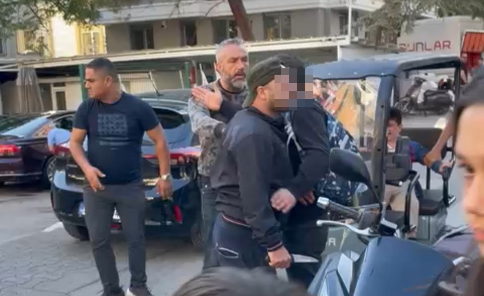 Kadıköy'de olay: Sıkıştırdı, saldırdı, tepki gösterenlere bıçak çekti! - 1