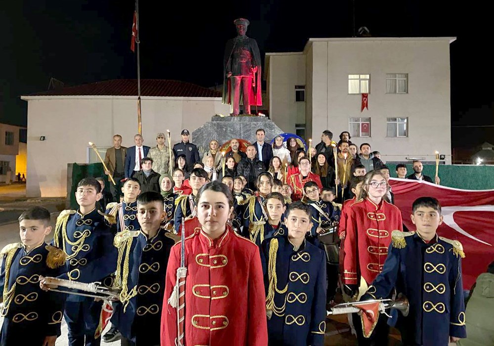 Cumhuriyet'in 100. yılı fener alayı yürüyüşleriyle kutlandı - 9