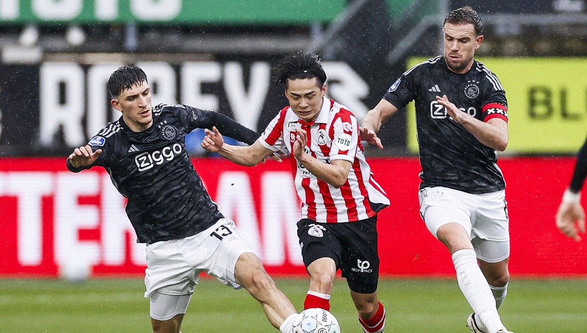 Ajax puan bıraktı, Ahmetcan kırmızı kartla oyun dışında kaldı Ajax puan bıraktı, Ahmetcan kırmızı kartla oyun dışında kaldı